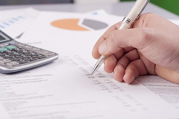 Junger l�chelnder Mann