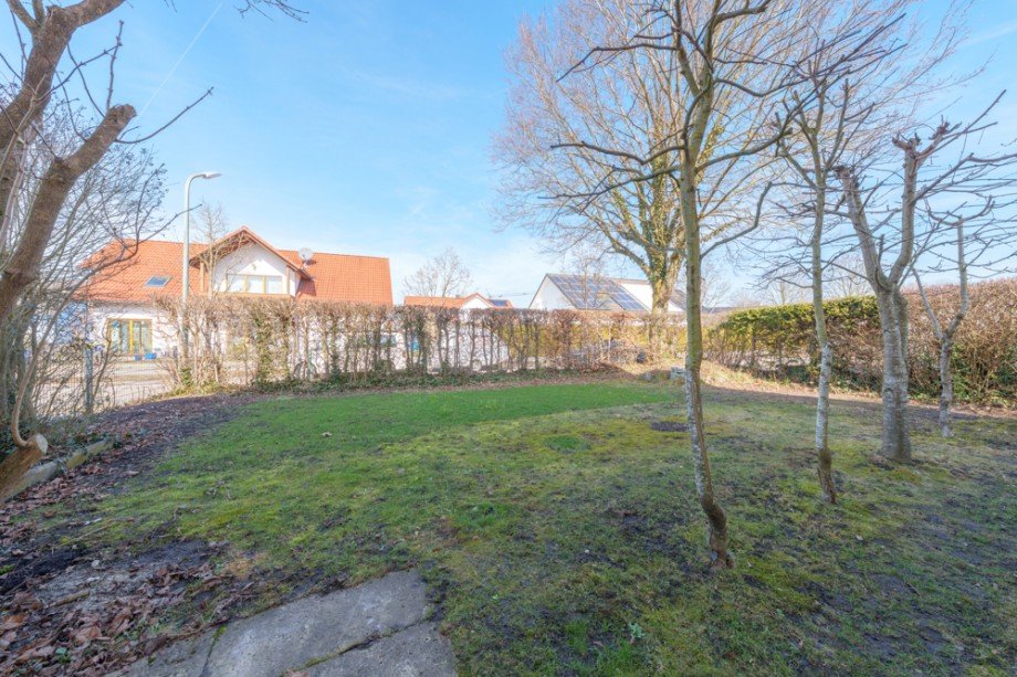 Gro�z�giger Garten Reiheneckhaus Olching