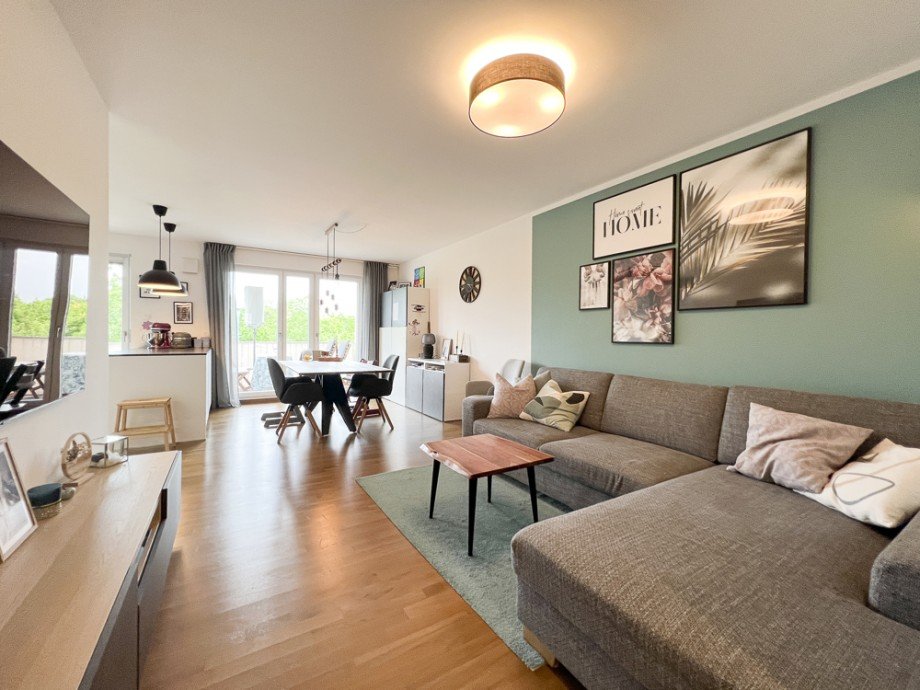 Blick ins Wohnzimmer vom Flur Etagenwohnung Germering / Harthaus