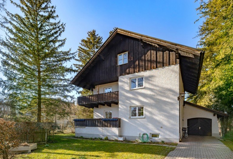 Haus von der Stra�enseite Gr�benzell Mehrfamilienhaus SOPART IMMOBILIEN - Mehrfamilienhaus mit Entwicklungspotenzial in Gr�benzell - Bieterverfahren