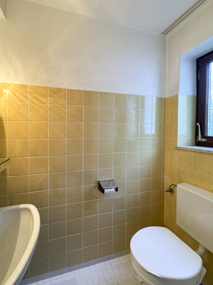 G�ste-WC im EG Reihenendhaus Gr�felfing