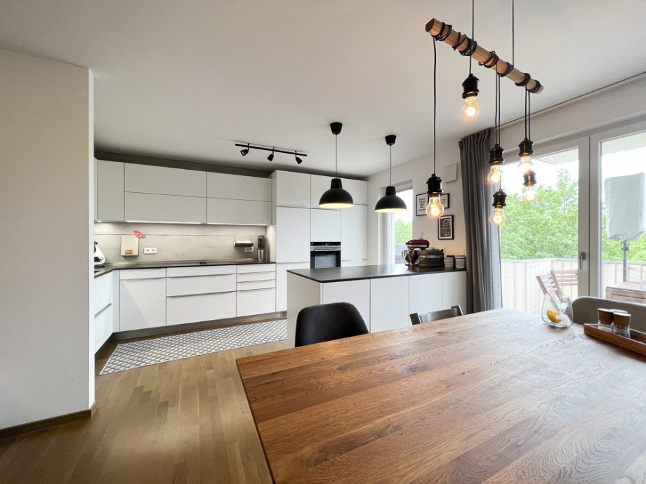 Esstisch & K�che Etagenwohnung Germering / Harthaus