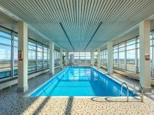 Gro�er Pool auf den Dach SOPART IMMOBILIEN - Stilvolle 2-Zimmer-Wohnung im Ramses-Hochhaus - spektakul�rer Rooftop-Pool