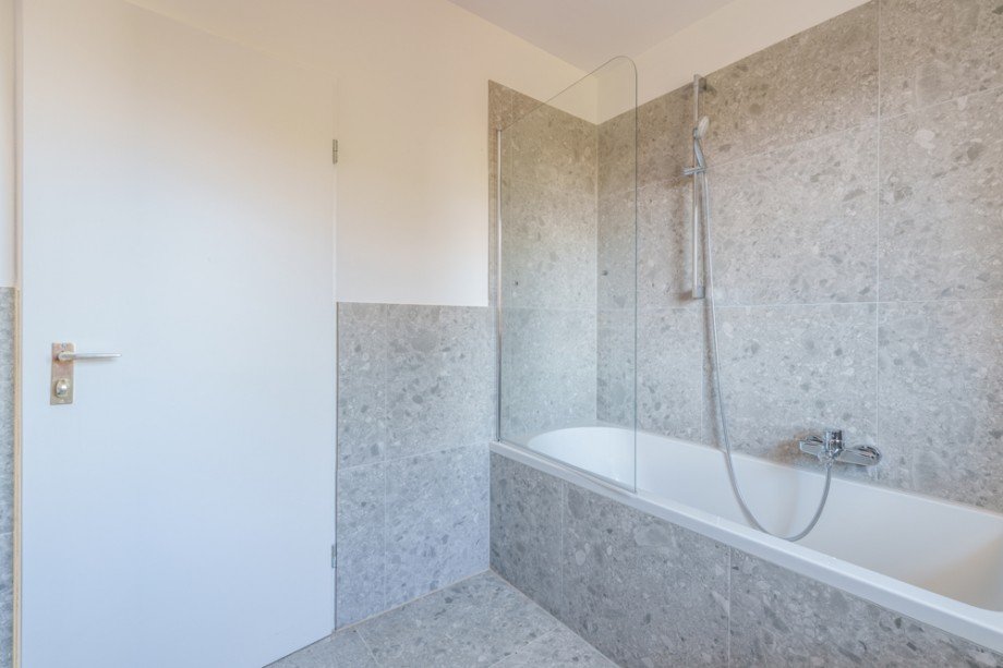 Bad Dachgeschosswohnung Gr�benzell