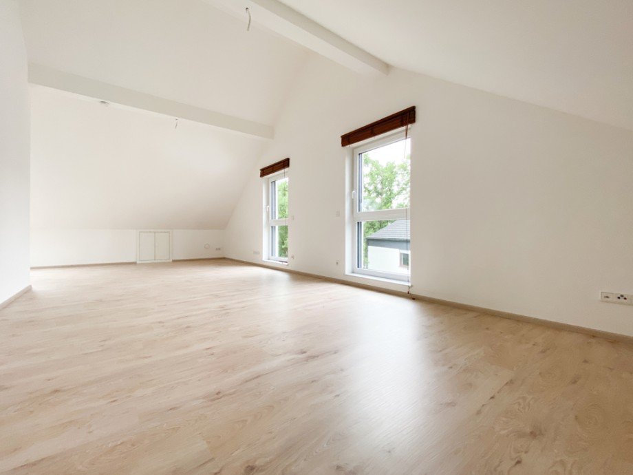 Riesiges Dachstudio Doppelhaush�lfte Germering / Unterpfaffenhofen