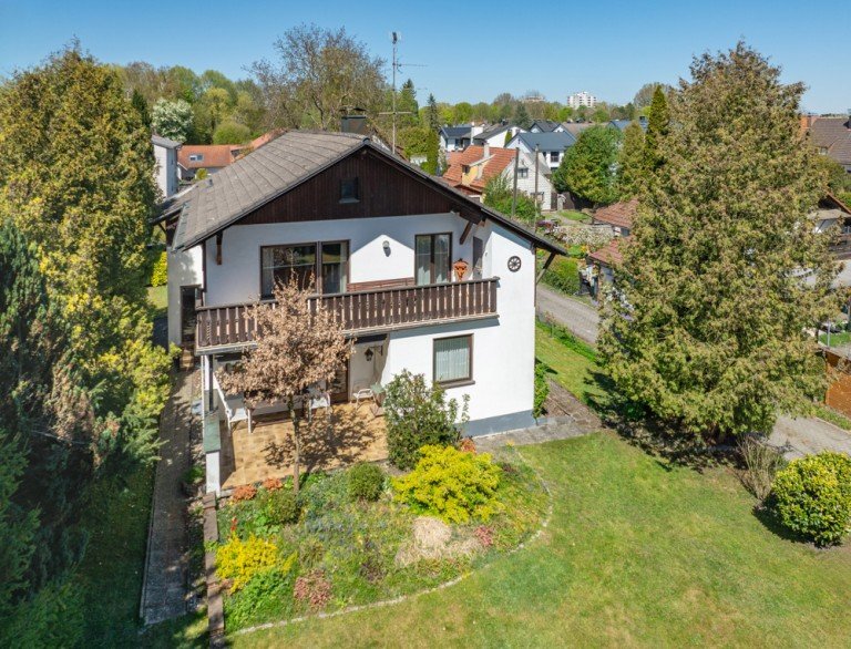 Titelbild Puchheim / Puchheim-Bahnhof Einfamilienhaus SOPART IMMOBILIEN - Gro�z�giges Haus mit park�hnlichem Grundst�ck - ruhige Bestlage in Puchheim