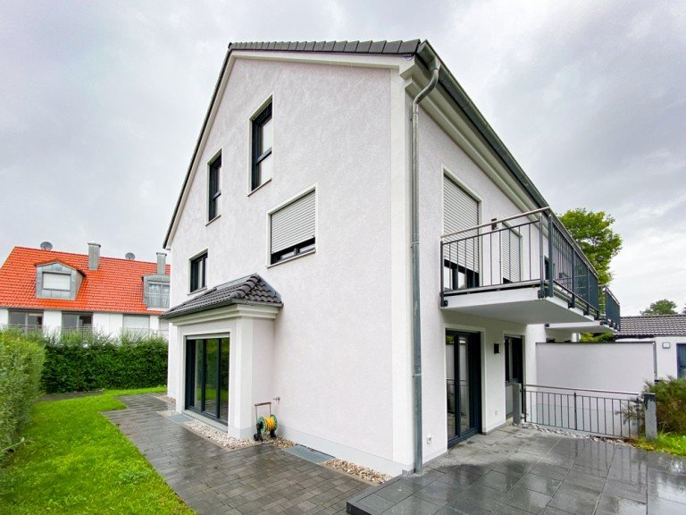 Titelbild Germering / Unterpfaffenhofen Doppelhaush�lfte Sopart Immobilien - Edle und neuwertige Doppelhaush�lfte - genug Platz f�r die ganze Familie