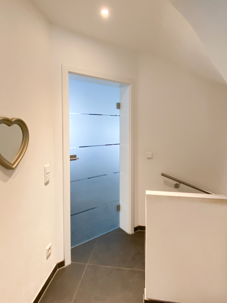 Edle Glast�ren Doppelhaush�lfte Germering