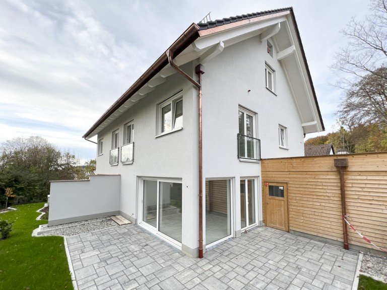 Titelbild Gilching / Geisenbrunn Doppelhaush�lfte Sopart Immobilien - Elegante Neubau-Doppelhaush�lfte im Erstbezug - modern und familienfreundlich