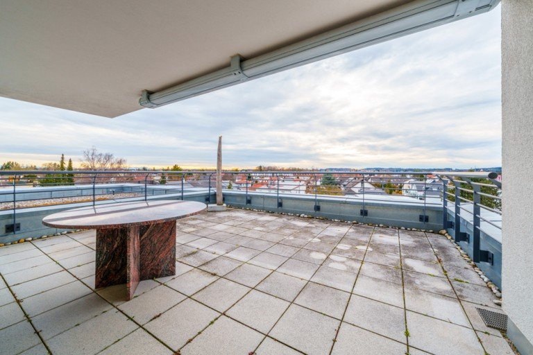 Titelbild Germering Penthousewohnung SOPART IMMOBILIEN - Exklusives Penthouse am Kleinen Stachus - Alpenblick trifft Zentrumslage