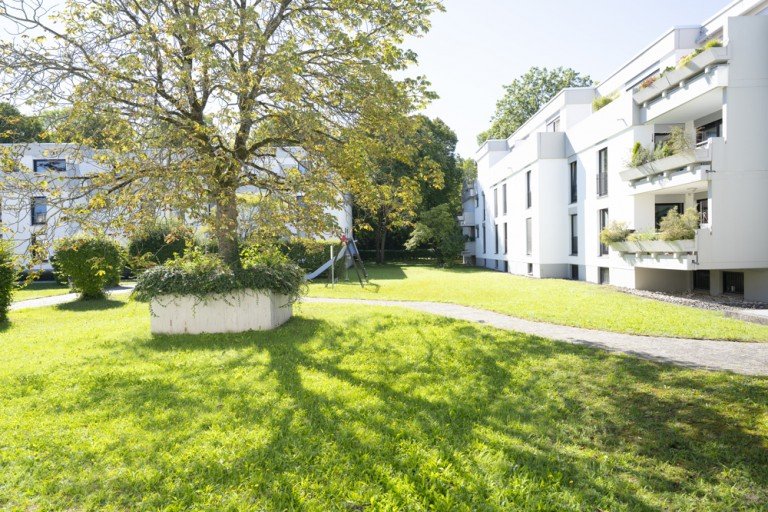 Blick ins Gr�ne M�nchen / Nymphenburg Erdgeschosswohnung SOPART IMMOBILIEN - Helle 2-Zimmer-Erdgeschosswohnung in absoluter Toplage von Nymphenburg