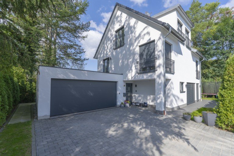 Au�enansicht Germering / Unterpfaffenhofen Einfamilienhaus Sopart Immobilien - Moderne High-End-Villa auf gro�z�gigem Grundst�ck in Germering-Unterpfaffenhofen