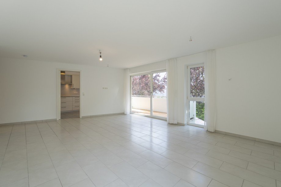 Wohn-/Esszimmer Etagenwohnung M�nchen / Obermenzing