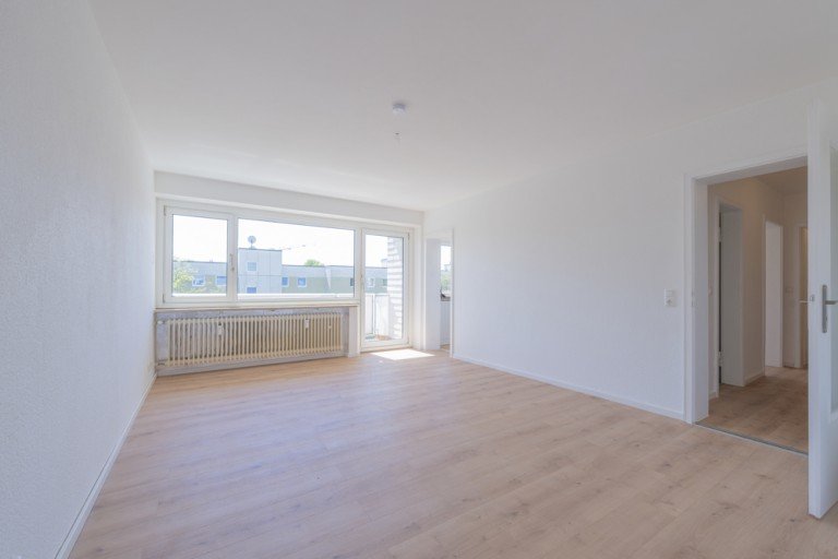 Wohnzimmer Germering Etagenwohnung SOPART IMMOBILIEN - Frisch renoviertes Wohnjuwel in Germering - helle 2-Zimmer-Wohnung mit Balkon