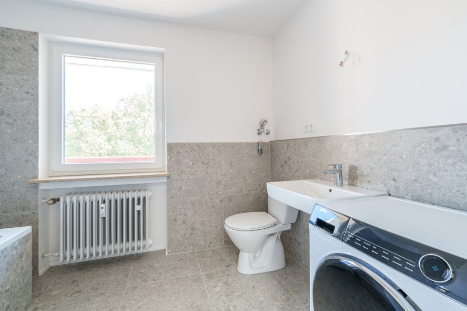 Bad Dachgeschosswohnung Gr�benzell