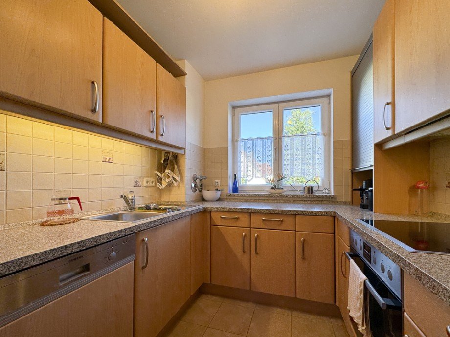 Hochwertige Einbauk�che Etagenwohnung Germering / Harthaus
