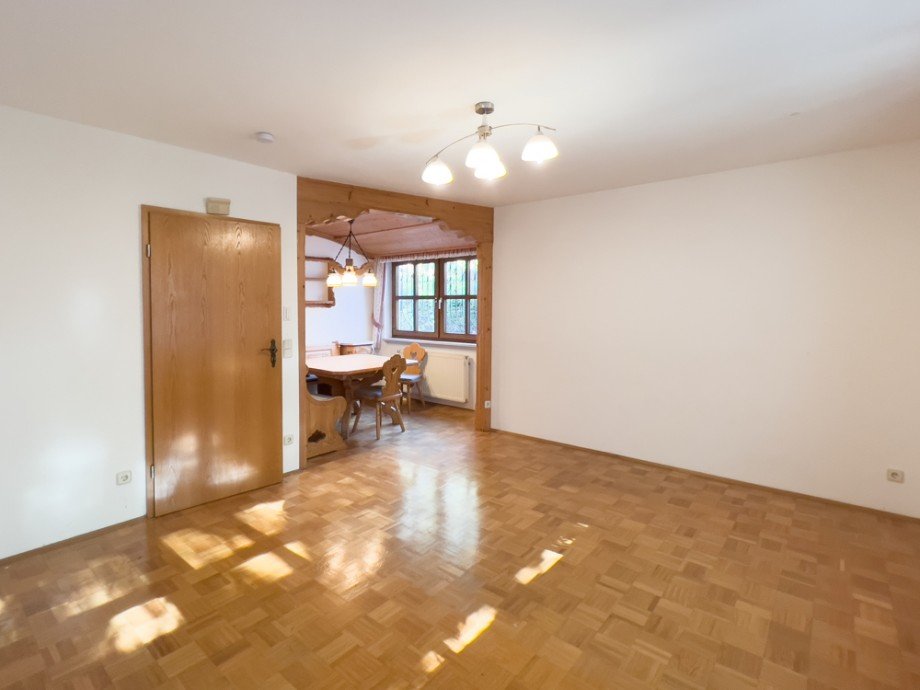 Wohnzimmer mit Essecke Doppelhaush�lfte Puchheim