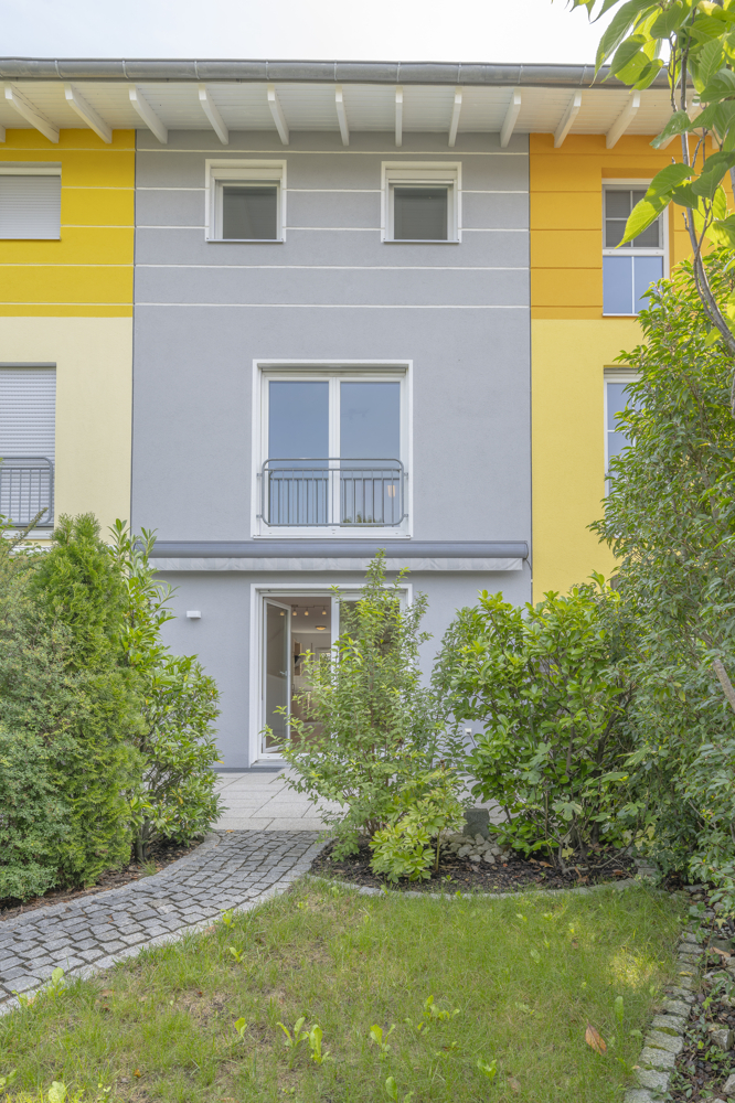 Hausansicht Germering Reihenmittelhaus SOPART IMMOBILIEN - Familienfreundliches Reihenhaus in toller Lage - modernisiert & bezugsbereit