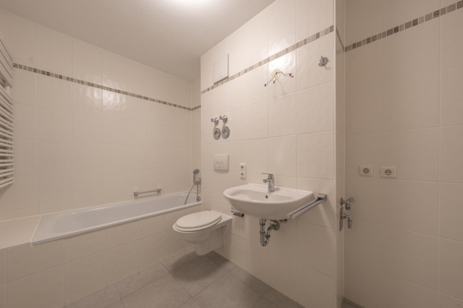 Bad mit Badewanne Etagenwohnung M�nchen