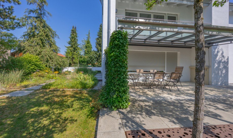 Vorgarten Zweifamilienhaus Germering