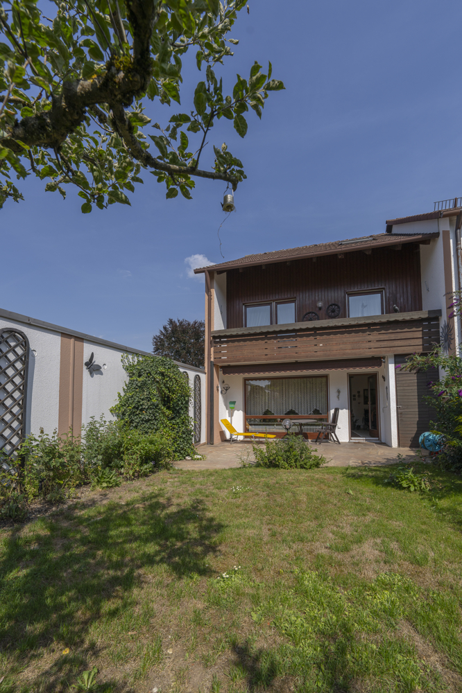 Hausansicht vom Garten Reiheneckhaus Germering