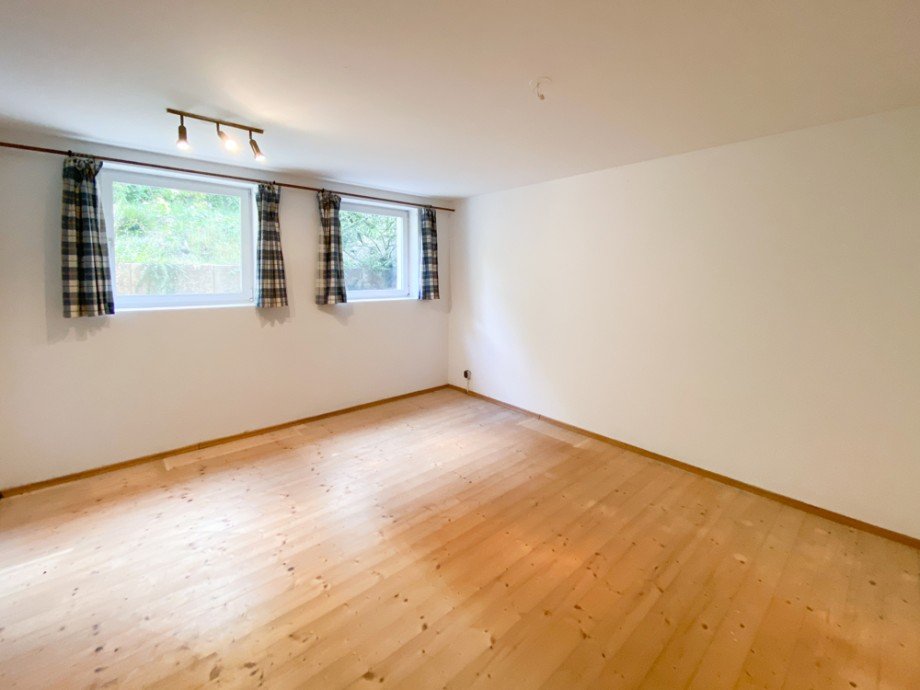 Vielf�ltig nutzbarer Kellerraum Einfamilienhaus Germering / Harthaus
