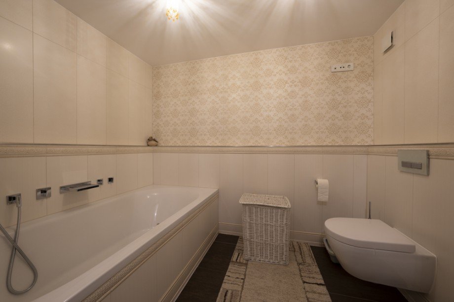 Bad im Souterrain Erdgeschosswohnung M�nchen / Pasing-Obermenzing