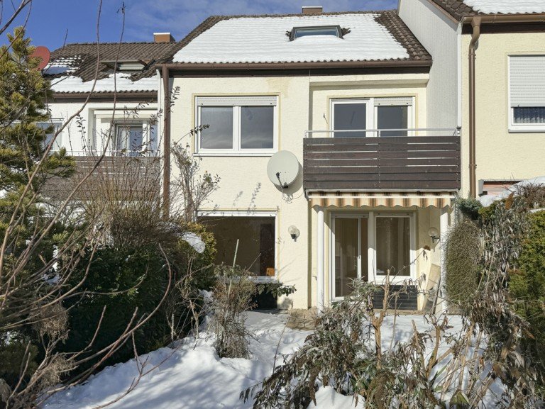 Titelbild Germering / Unterpfaffenhofen Reihenmittelhaus Sopart Immobilien - Attraktives Reihenmittelhaus mit gro�z�gigem Raumangebot und idyllischem Garten