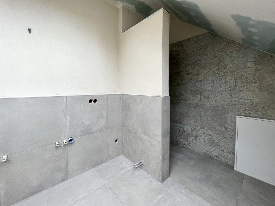 Bad DG Doppelhaush�lfte Gilching / Geisenbrunn