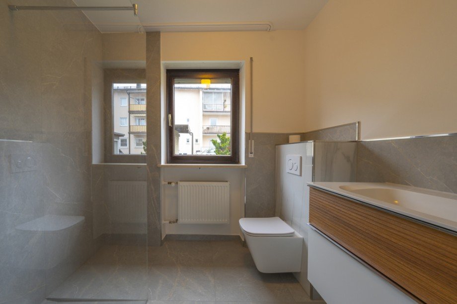 Badezimmer mit Walk-in Dusche Einfamilienhaus Gilching