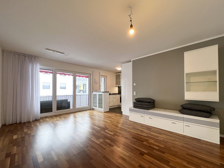 Wohnzimmer M�nchen Etagenwohnung SOPART IMMOBILIEN - Elegante 3-Zimmer Wohnung mit edler K�che - sehr gute Anbindung an Bus & S-Bahn