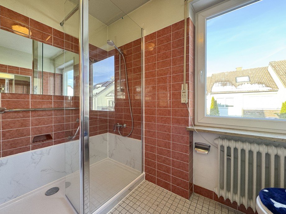Bad im 1. OG Reihenmittelhaus Germering / Unterpfaffenhofen