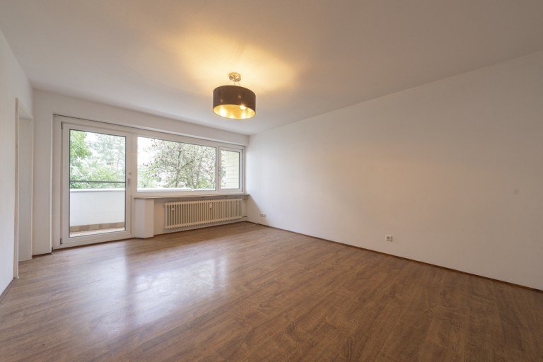 Wohnzimmer Germering Etagenwohnung SOPART IMMOBILIEN - Helle 1-Zimmer-Wohnung mit separater K�che und S�dbalkon - zentral in Germering