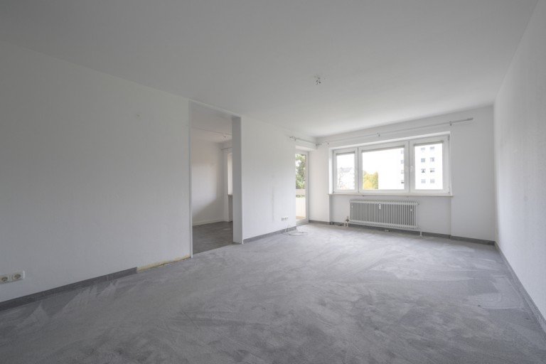 Wohnzimmer Germering Etagenwohnung SOPART IMMOBILIEN - Zentrale 3-Zimmer-Wohnung mit modernem Bad, EBK und zwei Balkonen in Germering