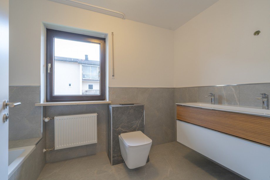 Bad mit Wanne Einfamilienhaus Gilching