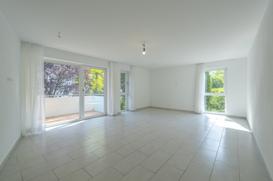 Sehr gro�es Wohn-/Esszimmer Etagenwohnung M�nchen / Obermenzing