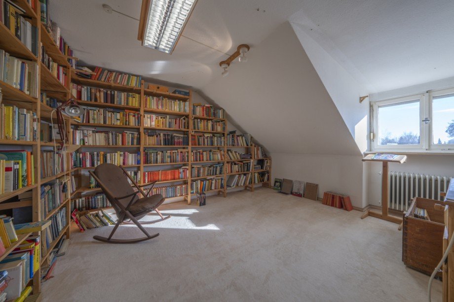 Bibliothek im DG Reiheneckhaus Puchheim