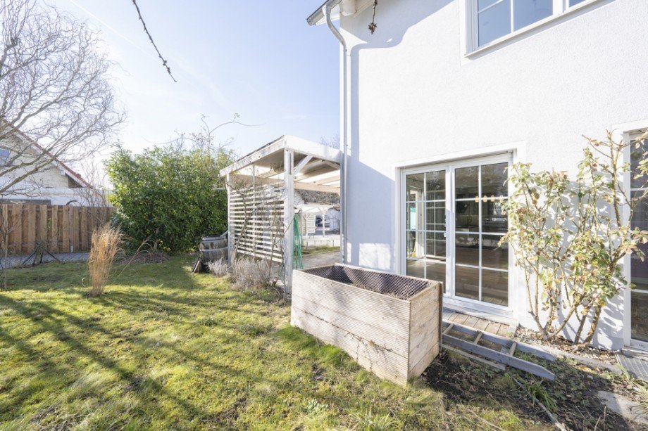 Sch�ner Eckgarten Doppelhaush�lfte Germering