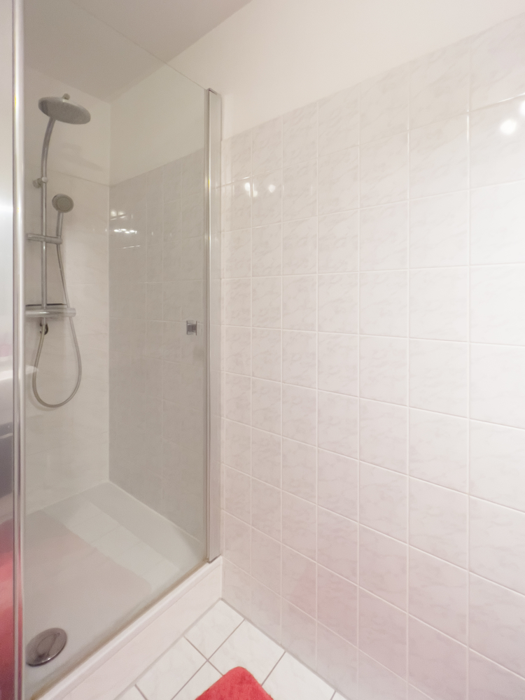 Duschkabine Etagenwohnung Germering / Neugermering