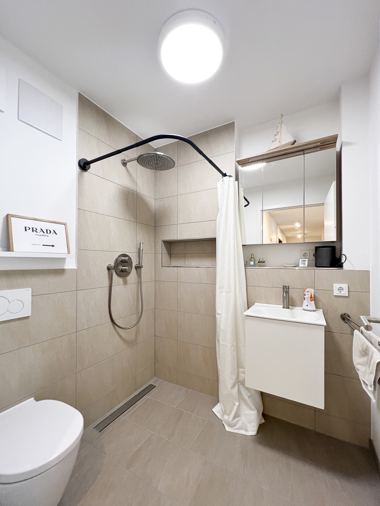 Kleines Bad mit Dusche Etagenwohnung Germering / Harthaus