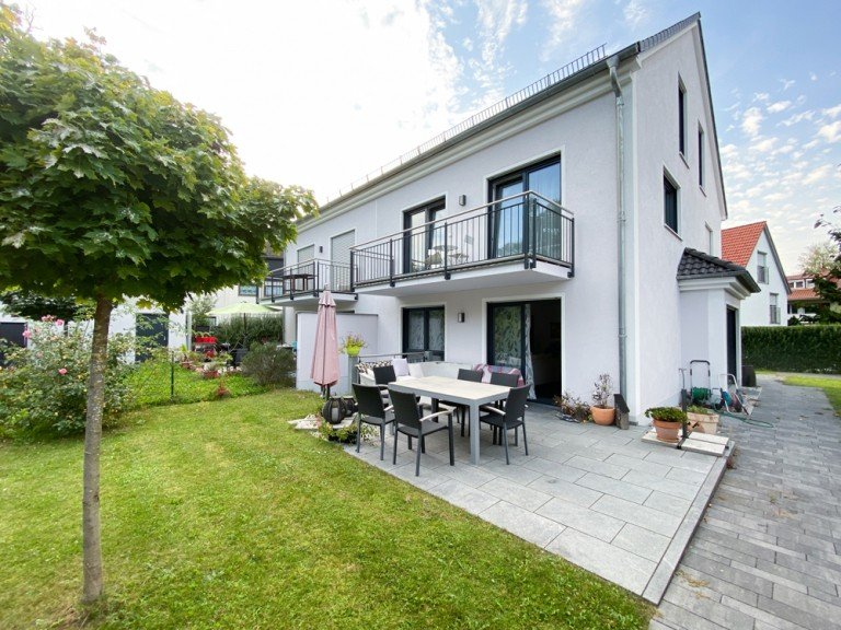 Titelbild Germering Doppelhaush�lfte Sopart Immobilien - Elegante und neuwertige Doppelhaush�lfte - viel Platz f�r die ganze Familie