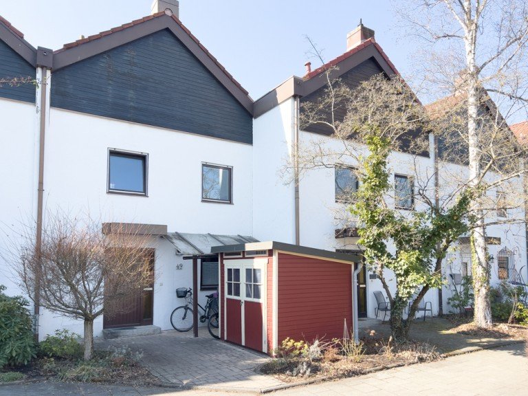 Eingang Puchheim / Puchheim-Bahnhof Reihenmittelhaus Sopart Immobilien - Ger�umiges Reihenhaus in zentraler und ruhiger Lage - ideales Familiendomizil
