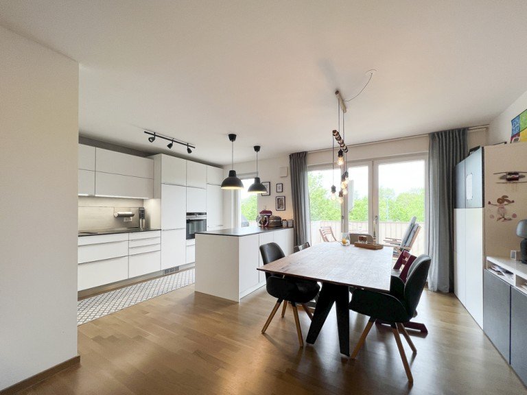 Wohnzimmer Germering / Harthaus Etagenwohnung Sopart Immobilien - Neuwertige 4-Zimmer-Wohnung in guter Lage - edle EBK und modernste Ausstattung
