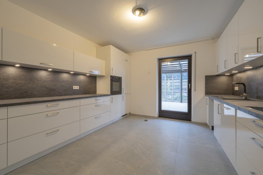 Neue und sehr gro�e Einbauk�che Einfamilienhaus Gilching